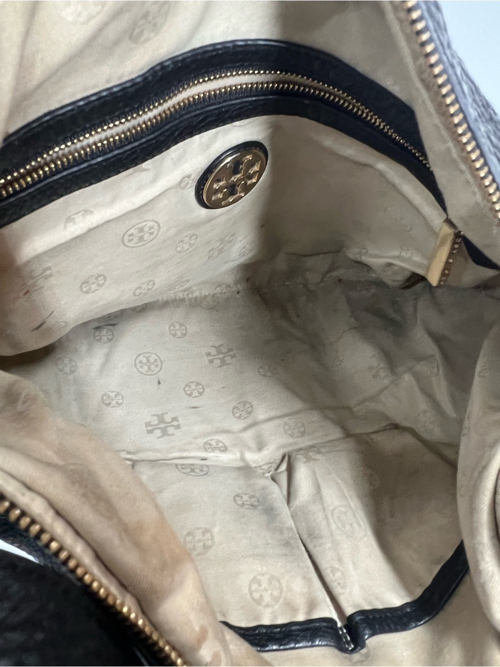 Tory Burch Amanda Flat Hobo Black Leather Shoulder Bag with Gold Accent - Picture 13 of 16